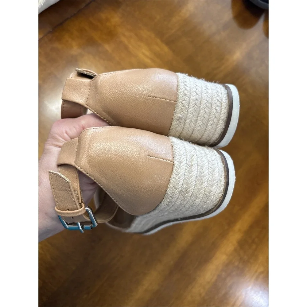 DV by Dolce Vita Women Tan Wedges Size‎ US 10